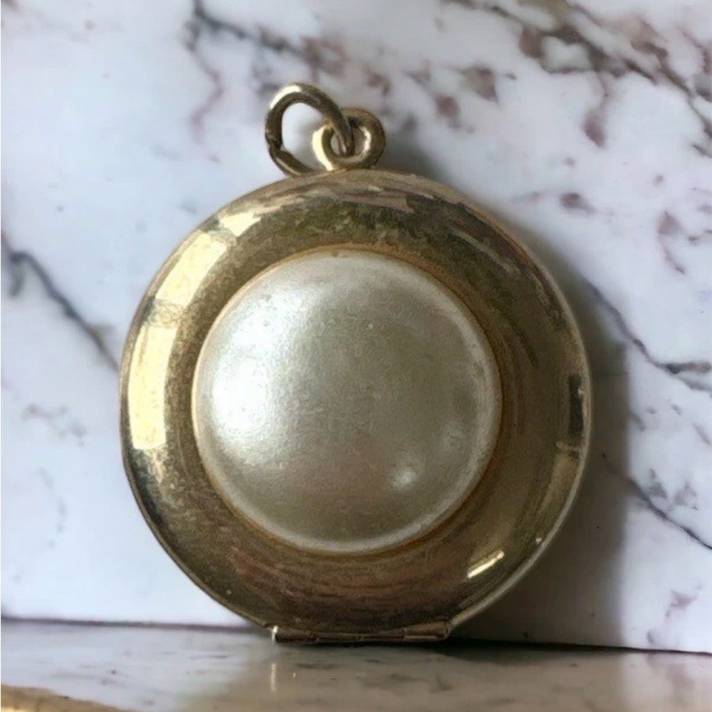 Vintage Gold Plated Locket Pendant Round Photo Locket Estate Jewelry